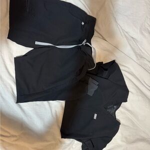 Figs Black Scrub Set